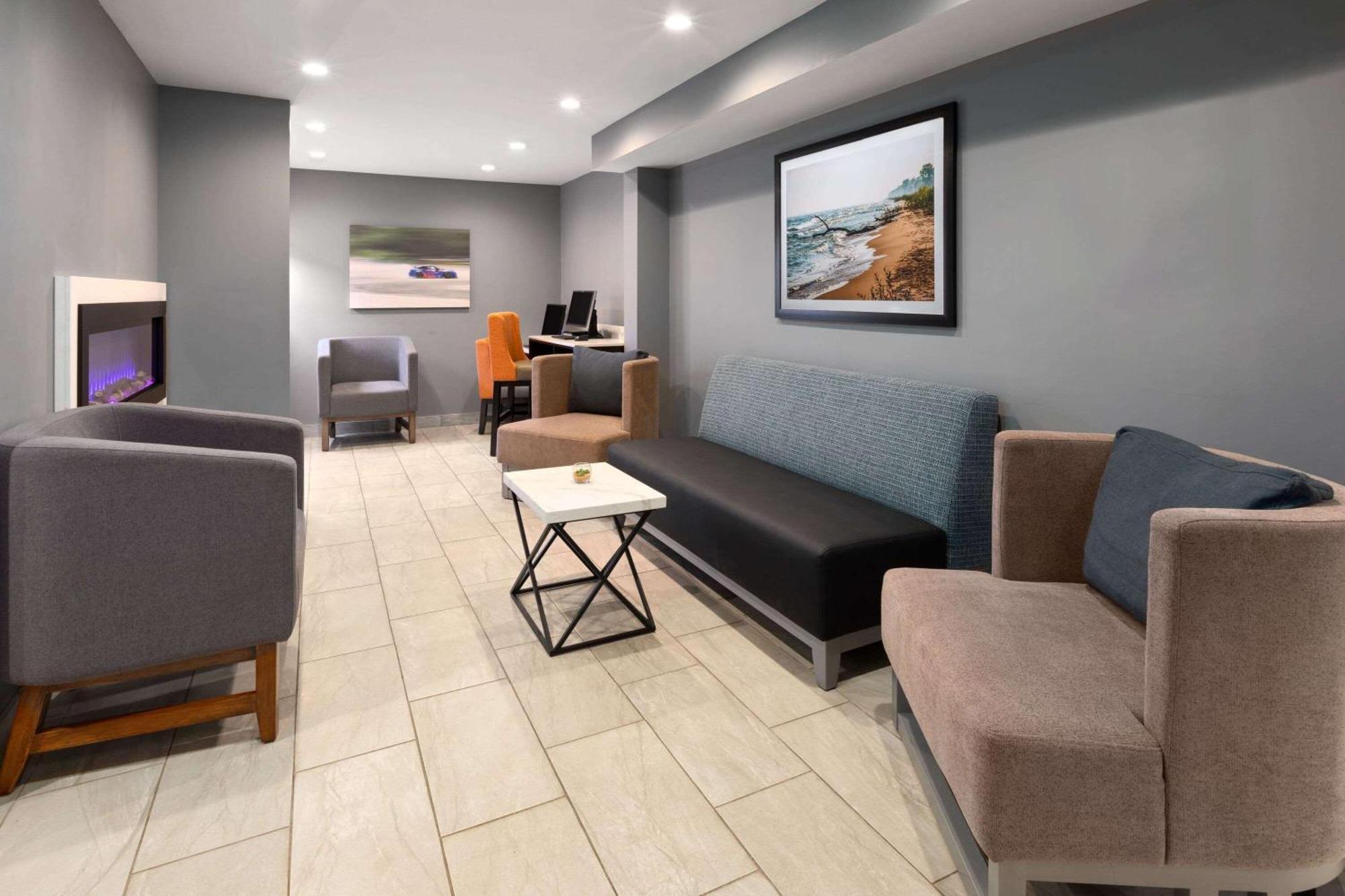 La Quinta Inn By Wyndham Sheboygan Εξωτερικό φωτογραφία
